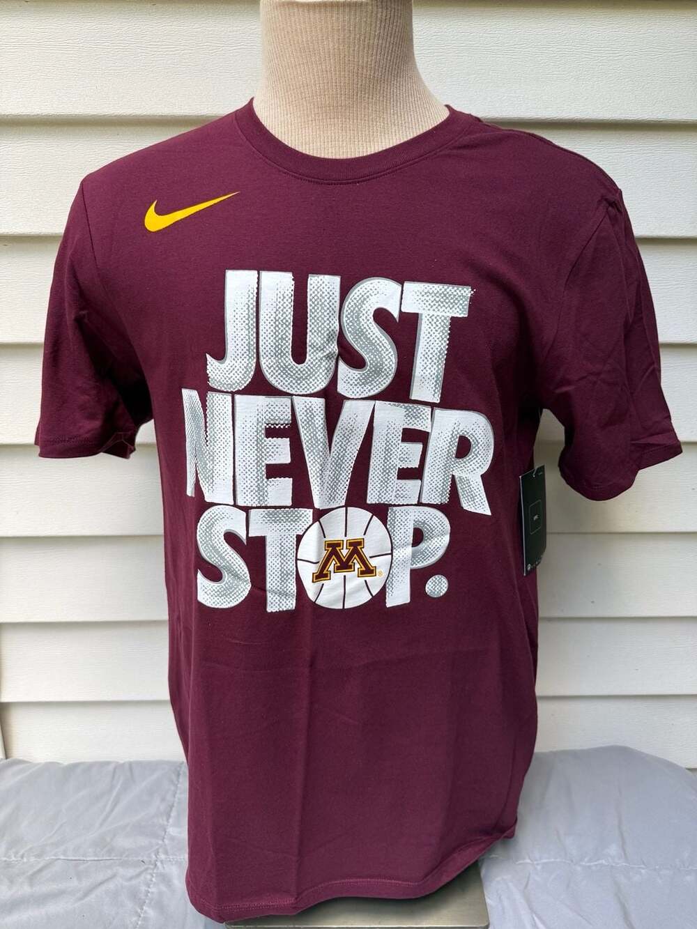 NWT Nike Minnesota Golden Gophers Volleyball Just Never Stop Tee Medium